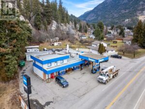 2593 Broadwater Road, Castlegar