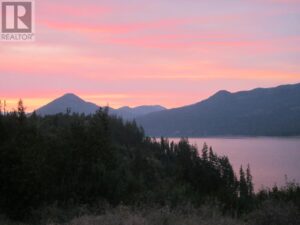 200 LOWER ARROW Lake, Castlegar