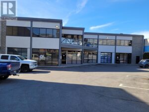 100 1974 Moss Court, Kelowna