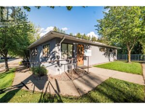 663 COLUMBIA Avenue, Castlegar