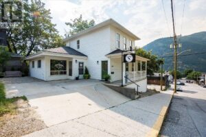 614 JOSEPHINE Street, Nelson