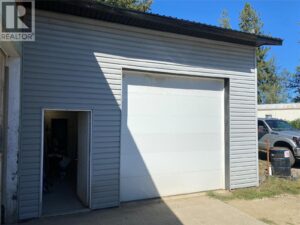 1501 COLUMBIA Avenue, Castlegar