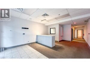 102B 200 Dougall Road North, Kelowna