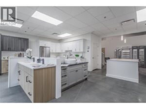 2 1990 Landsdowne Place, Kelowna