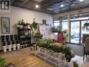 108 1983 COLUMBIA Avenue, Castlegar