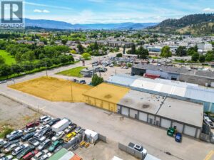1 & 2 880 Leathead Road, Kelowna