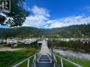 904 Riverside Avenue, Sicamous