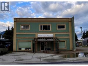 717 Victoria Road West, Revelstoke