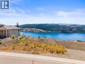 8948 Hampshire Crescent, Vernon